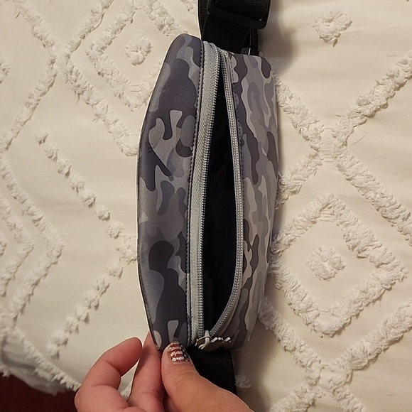 Oak and Reed Grey Camo belt bag - Picture 2 of 4